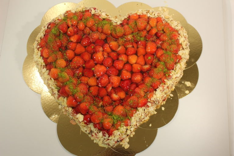 Herztorten mit Obst
